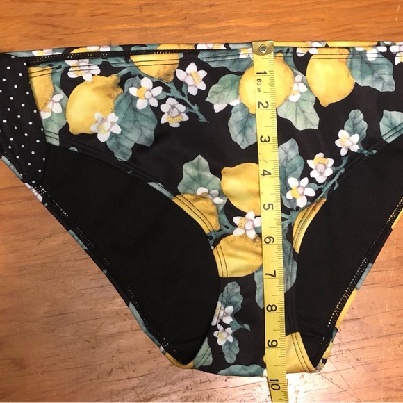 Hell Bunny 🍋 print 2piece bathing suit - Picture 9 of 10